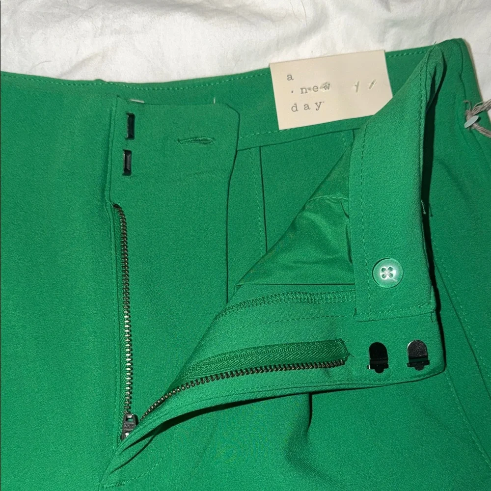 A New Day Green Women's Shorts Size 8 NWT - Picture 7 of 10